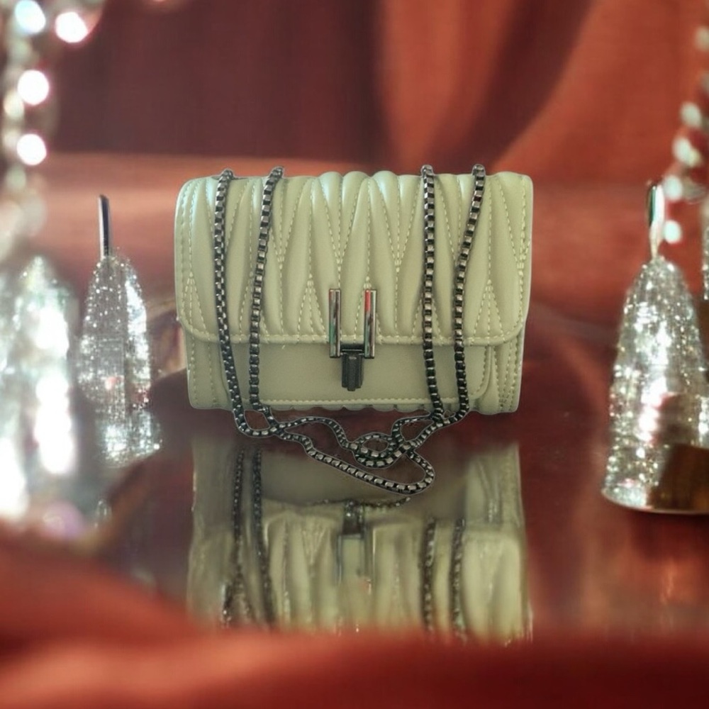 Chain Crossbody box style purse
